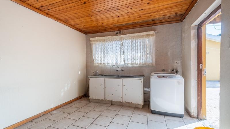 4 Bedroom Property for Sale in Cravenby Western Cape